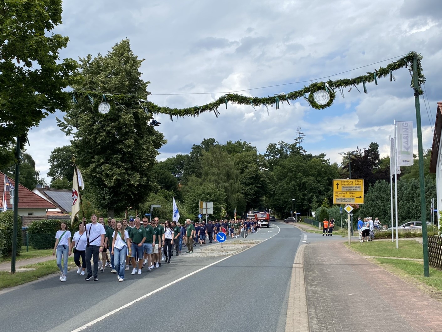 Teilnehmer des Vereinsausmarsch